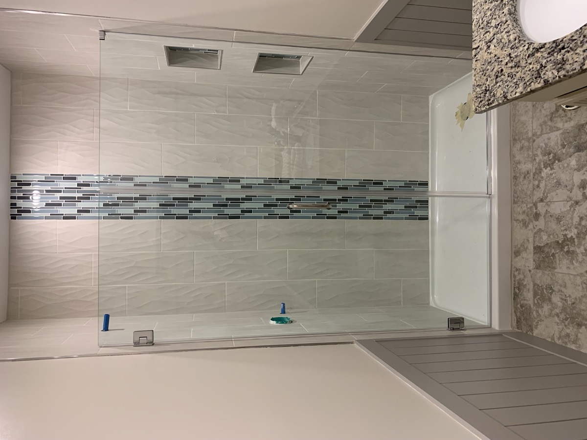 Glass shower door installation photo from Mar 2022