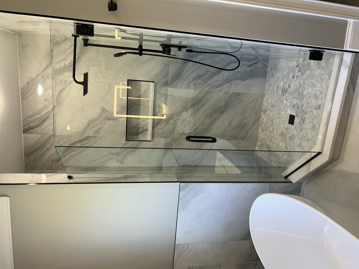Glass shower door installation photo from Apr 2024